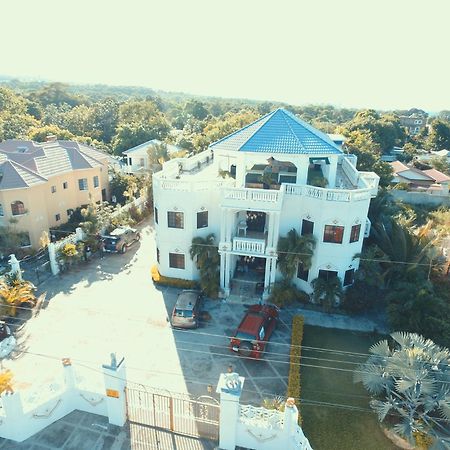 Little Savoy Guest House New Runaway Bay Luaran gambar
