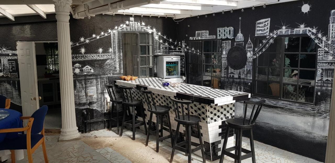 Little Savoy Guest House New Runaway Bay Luaran gambar