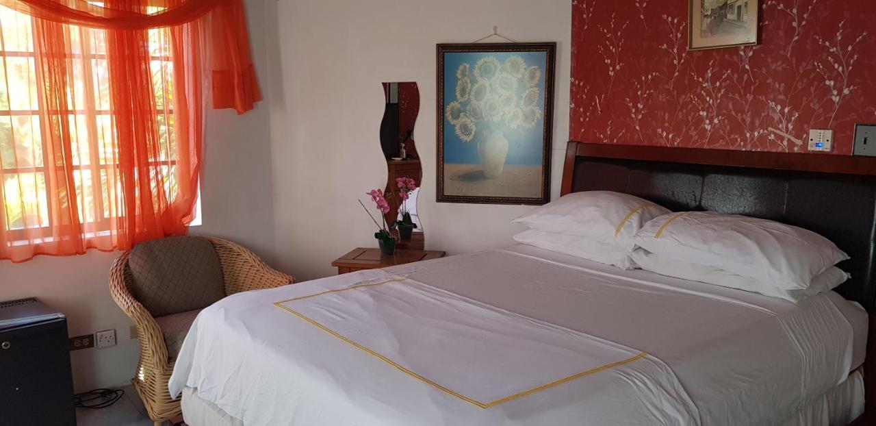 Little Savoy Guest House New Runaway Bay Luaran gambar