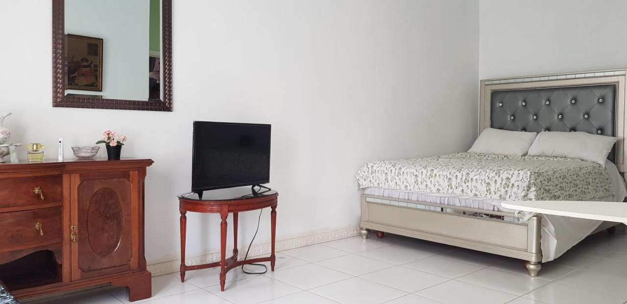 Little Savoy Guest House New Runaway Bay Luaran gambar