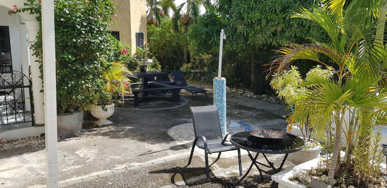 Little Savoy Guest House New Runaway Bay Luaran gambar