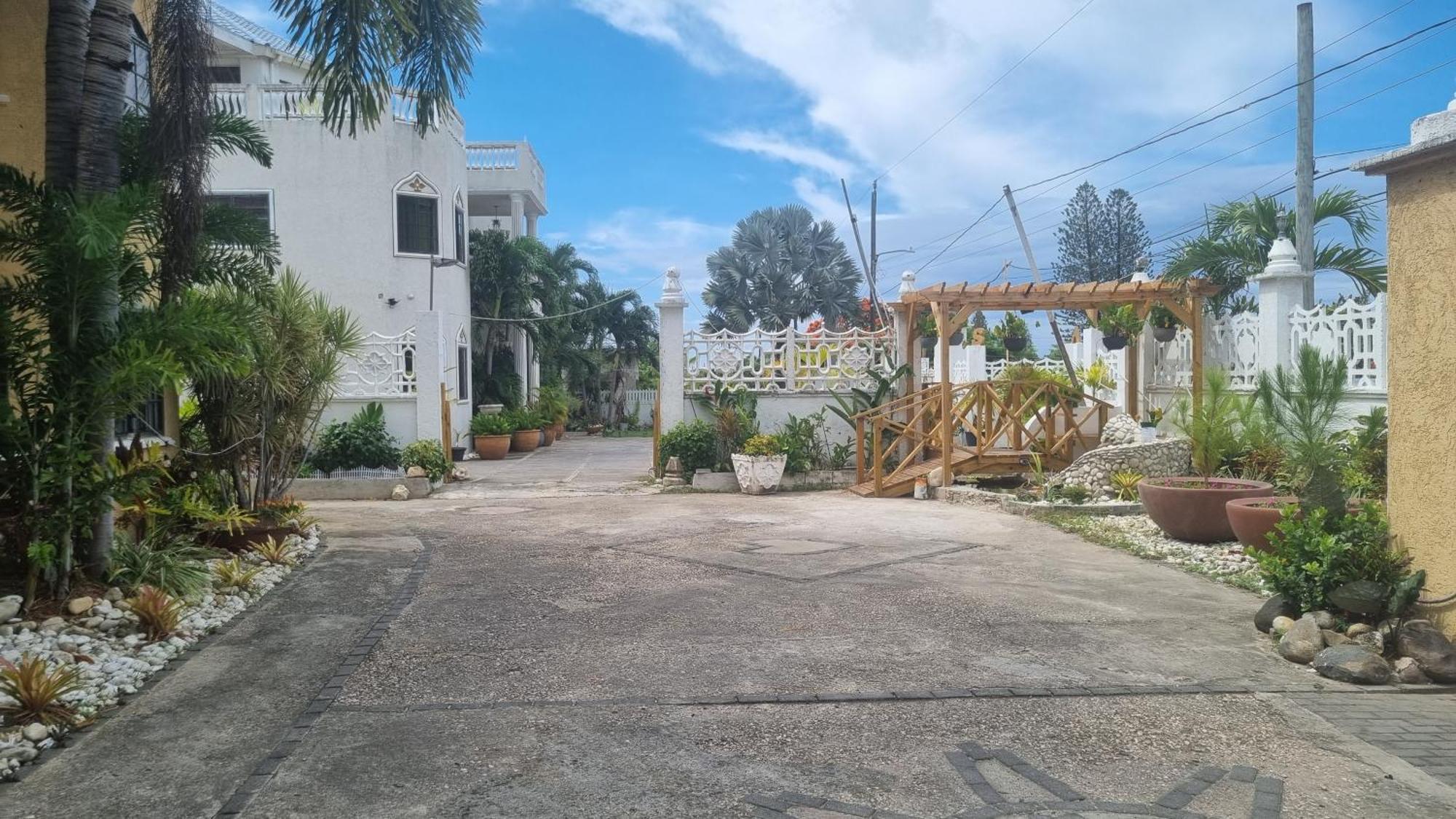 Little Savoy Guest House New Runaway Bay Luaran gambar