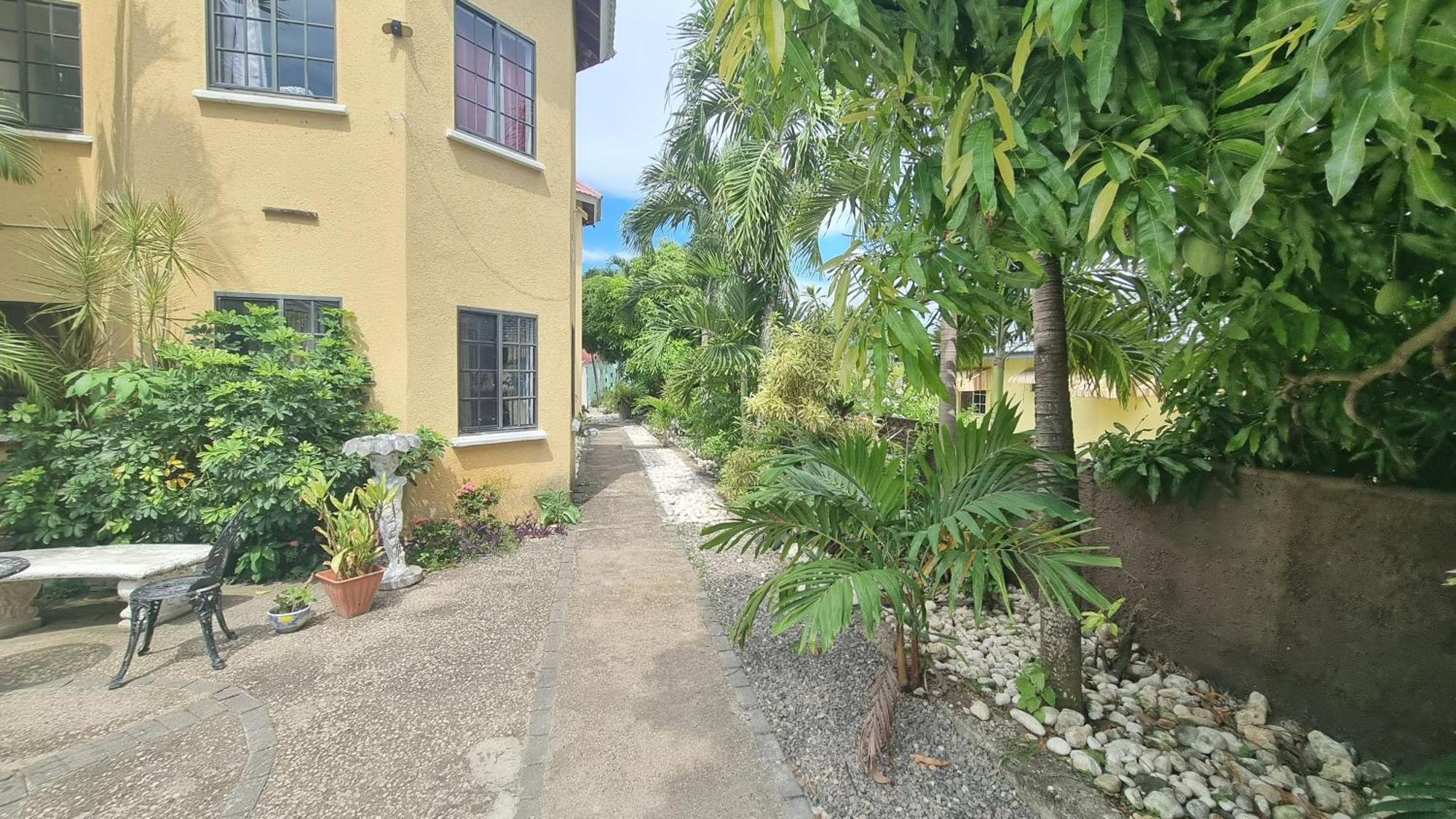 Little Savoy Guest House New Runaway Bay Luaran gambar