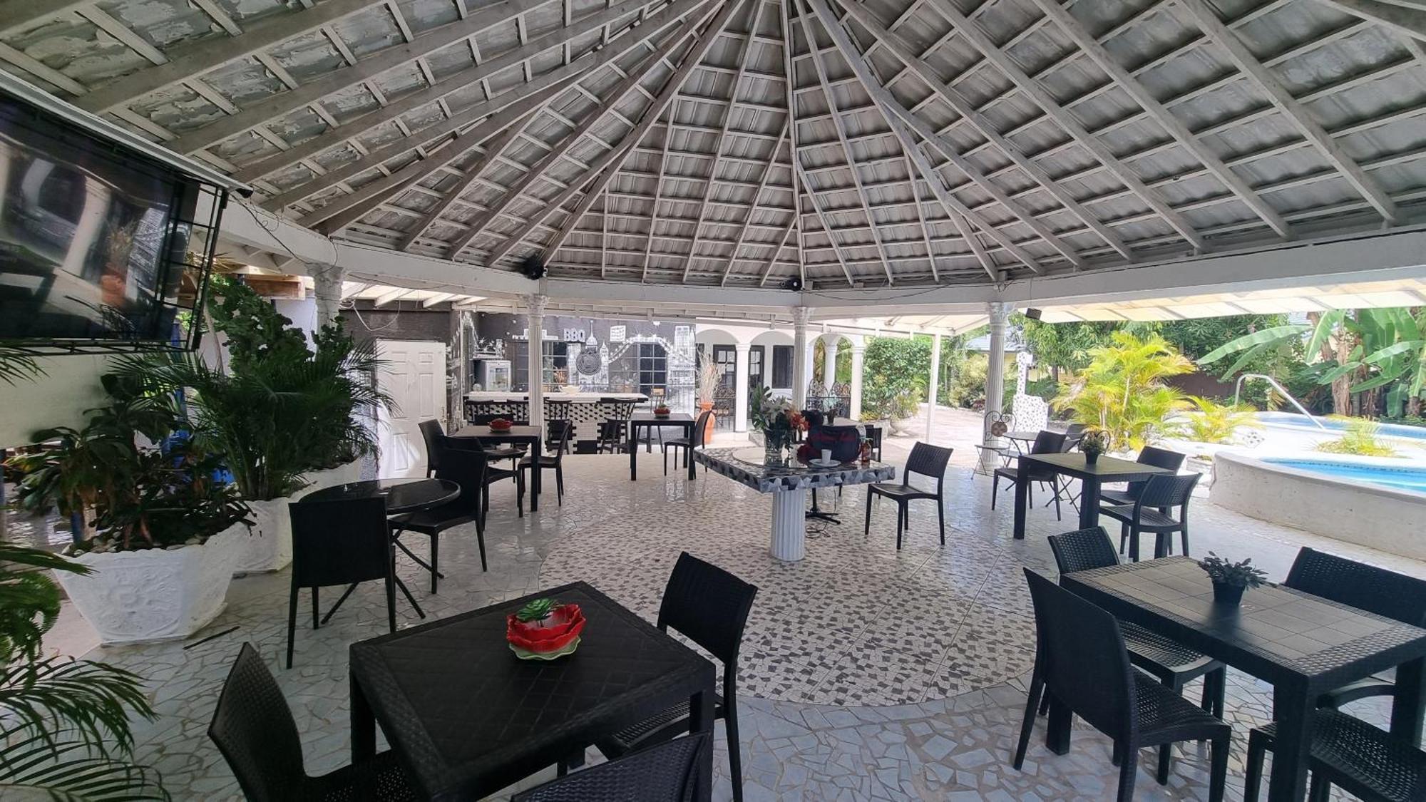 Little Savoy Guest House New Runaway Bay Luaran gambar