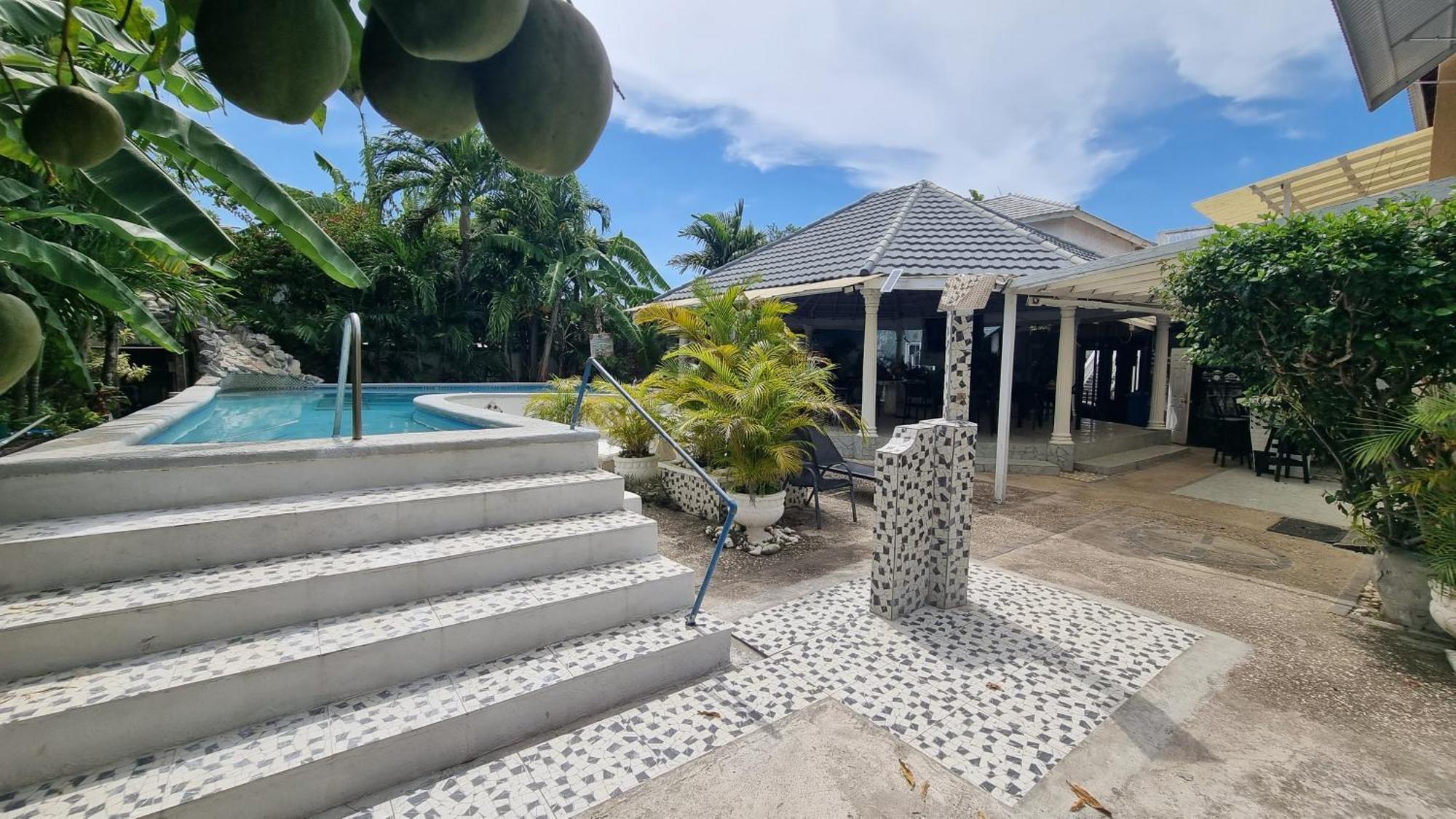 Little Savoy Guest House New Runaway Bay Luaran gambar