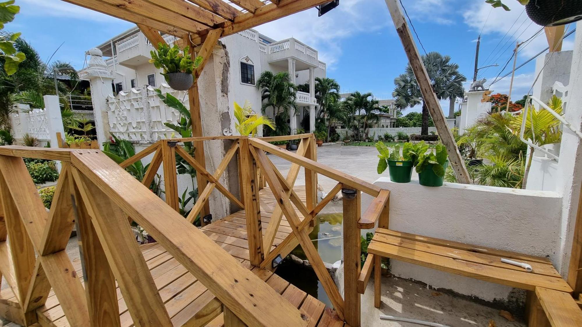 Little Savoy Guest House New Runaway Bay Luaran gambar
