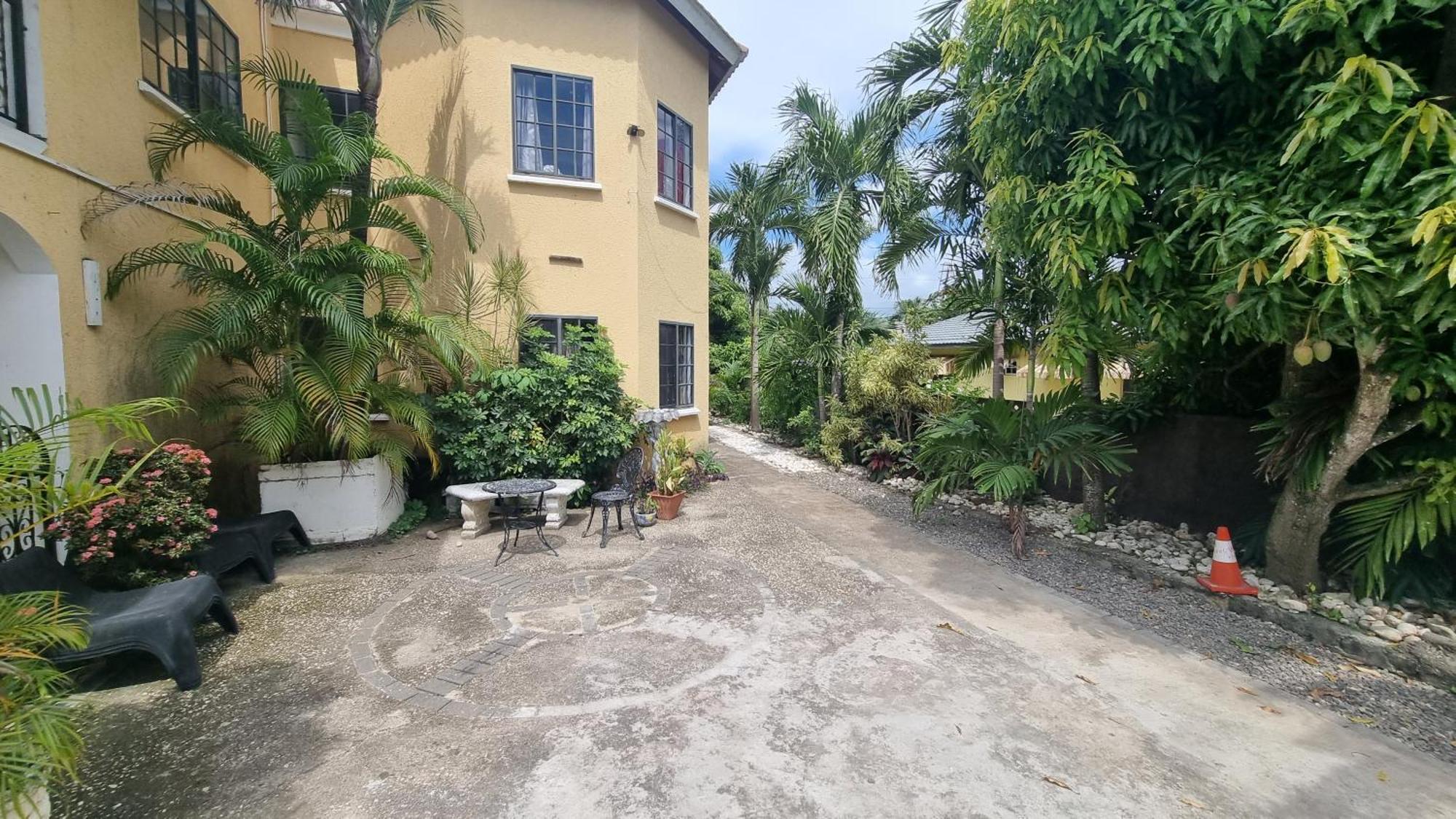 Little Savoy Guest House New Runaway Bay Luaran gambar